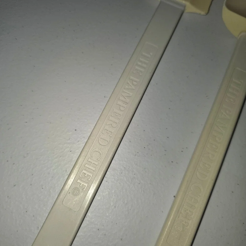 The Pampered Chef Scraper‎ Spatula Set of 4 Cream Silicone Kitchen Utensils USA